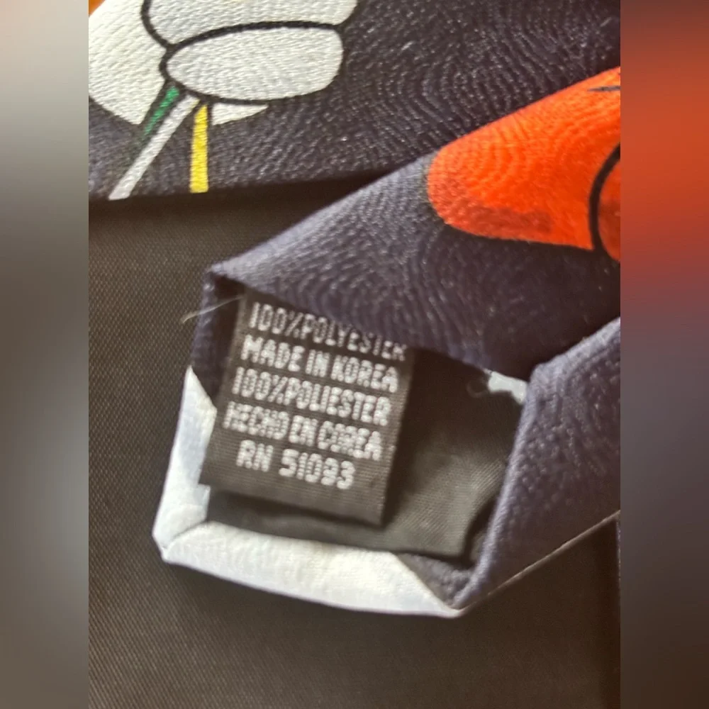 Disney Unlimited Kiss the Cook Goofy Tie - Picture 5 of 6